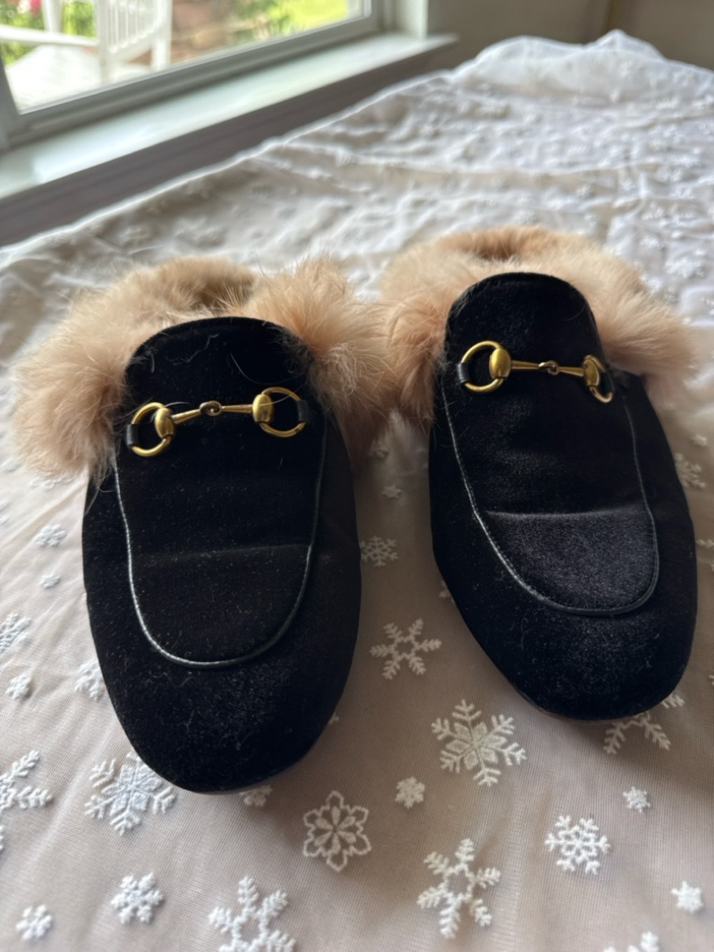 Black Velvet Horsebit Mule Slippers Faux Fur Lined Cozy Chic Loafers Size 6/7 - Picture 2 of 5